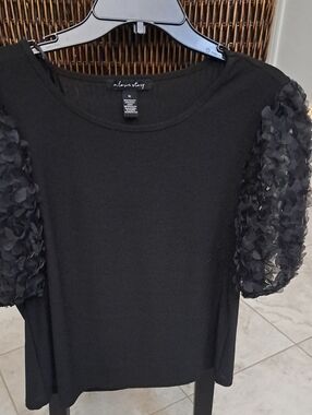A Love Story Black Puff-Sleeve Short Sleeve Top
